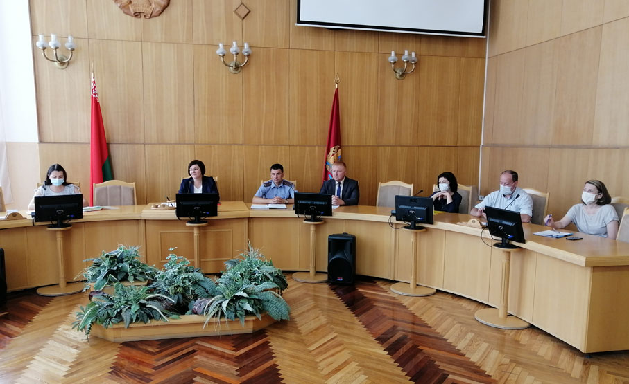 В Могилевском облисполкоме прошла встреча представителей различных управлений облисполкома и ведомств с журналистами