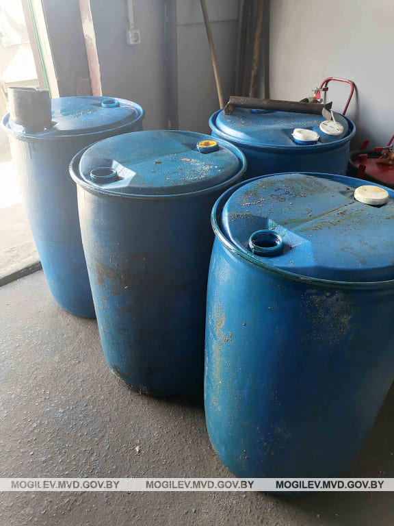 Механизатор в Шклове похитил 665 литров дизельного топлива