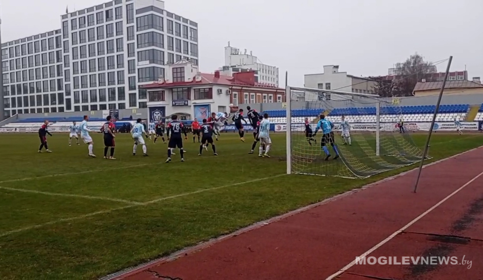 Могилевский «Днепр» потерпел поражение в матче чемпионата Беларуси среди команд Первой лиги. Видео