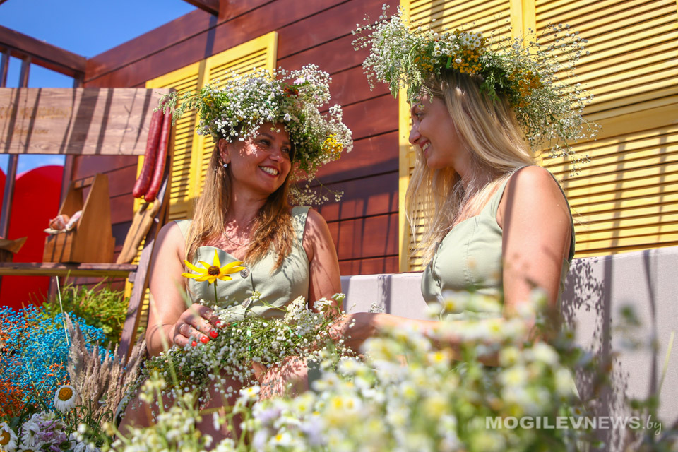 В ожидании церемонии открытия Александрия продолжает веселиться. Фото