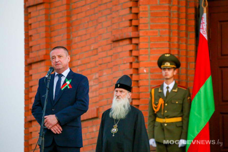 Заяц: обязанность каждого белоруса - сохранить мир, за который наши предки отдали жизни