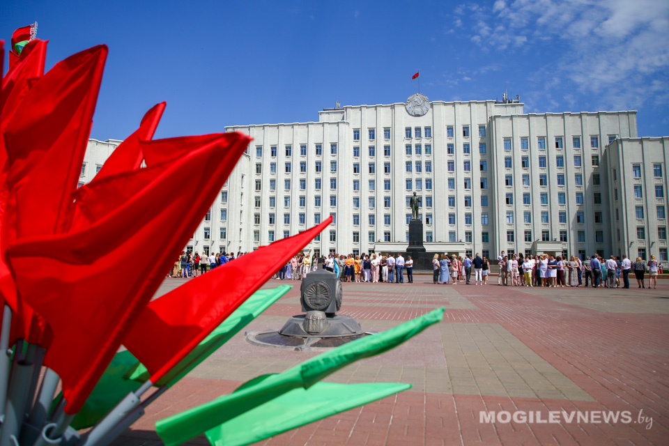 Сотрудники Могилевского облисполкома присоединились к Всебелорусской минуте молчания. Фото