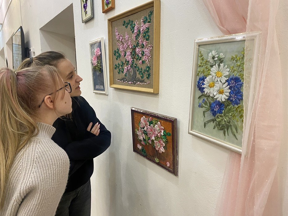 Выставка «Ленточная рапсодия» Татьяны Филоновой проходит в Бобруйске