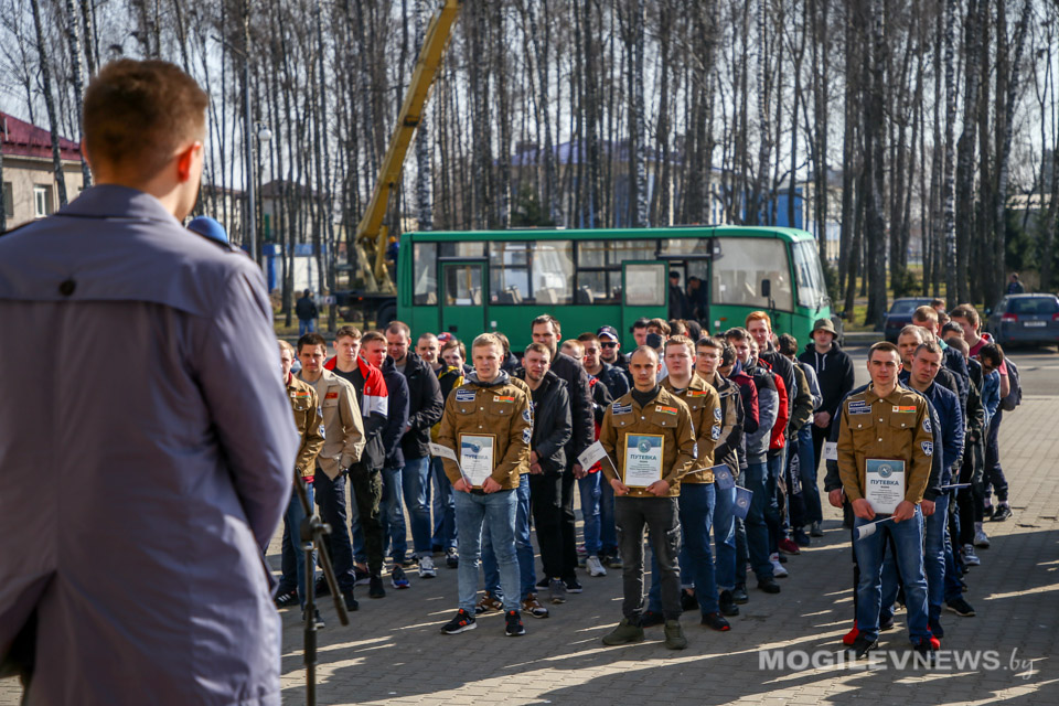 Студотряды БГСХА отправились на помощь аграриям Могилевской области. Фото