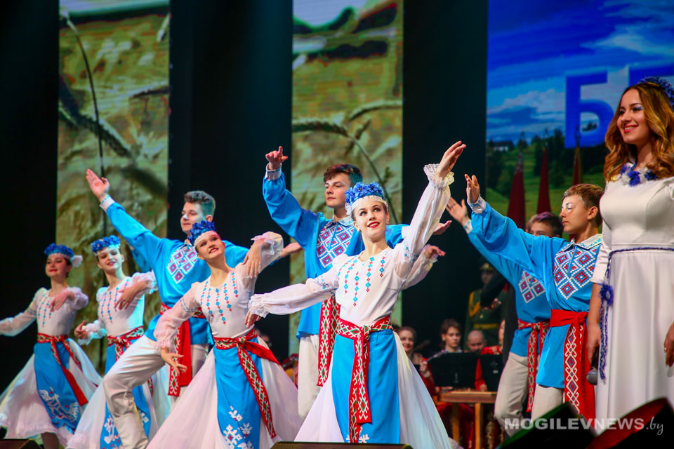 Передовиков аграрной отрасли чествовали на областных «Дожинках» в Могилеве