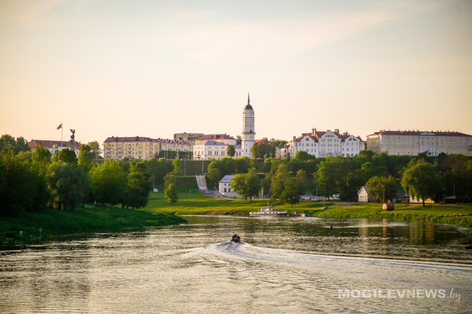 Погода на выходные: субботние дожди и прохладно, в воскресенье до +28°С