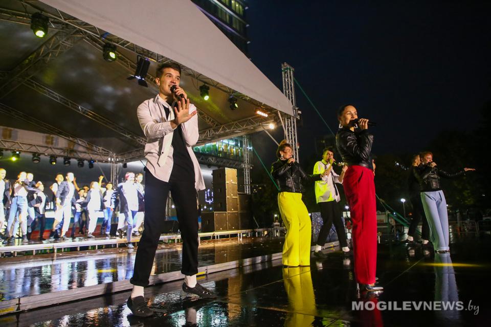 В Могилеве прошла праздничная программа «Мы адзіныя!». Фото