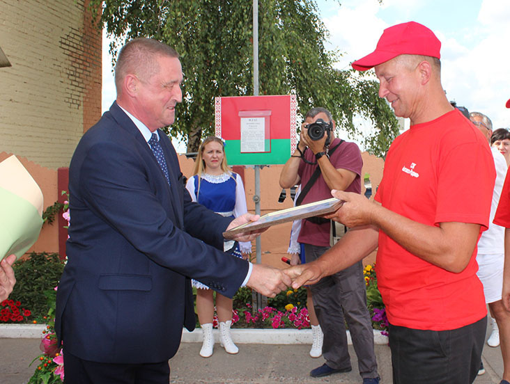 СПК «Родина» Белыничского района первым в области завершил уборку зерновых и зернобобовых