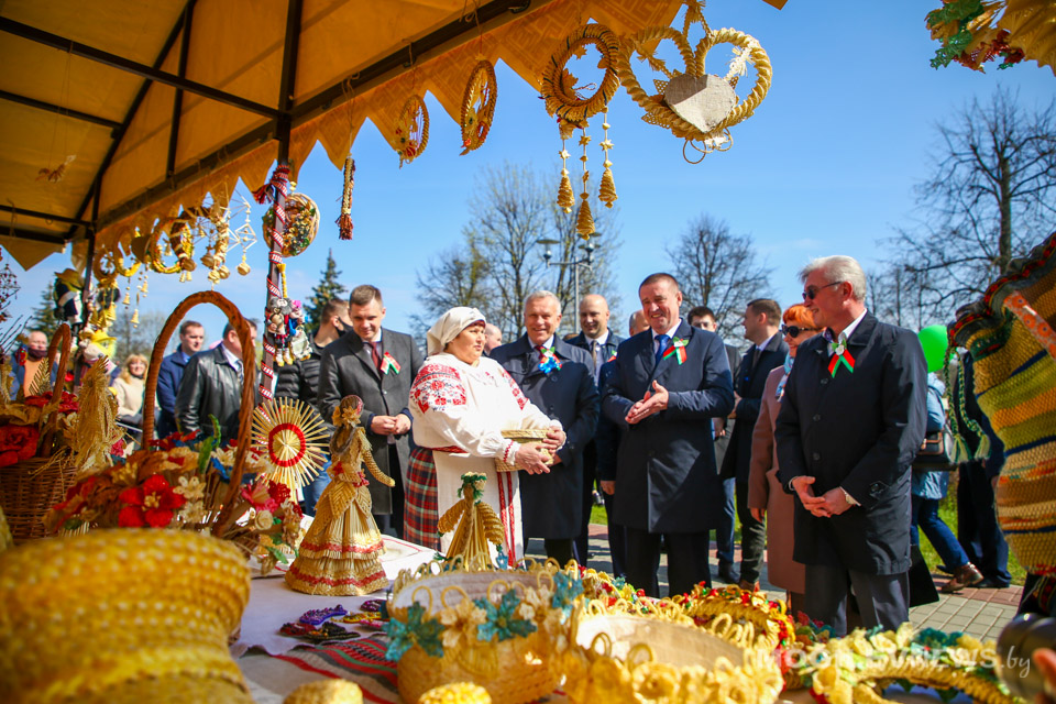Выставка-ярмарка народного творчества мастеров Приднепровского края состоялась 1 мая в Могилеве. Фото
