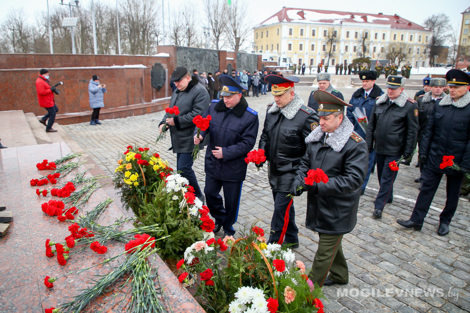 Память погибших защитников Отечества почтили у Вечного огня в Могилеве. Фото