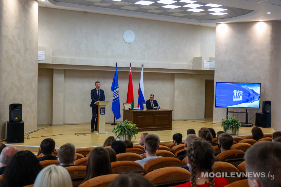 Министр архитектуры и строительства Руслан Пархамович посетил БРУ. Фото