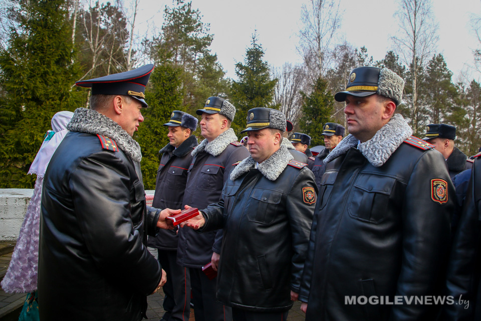 Сотрудников органов внутренних дел Могилевской области наградили за отличие в охране общественного порядка. Фото