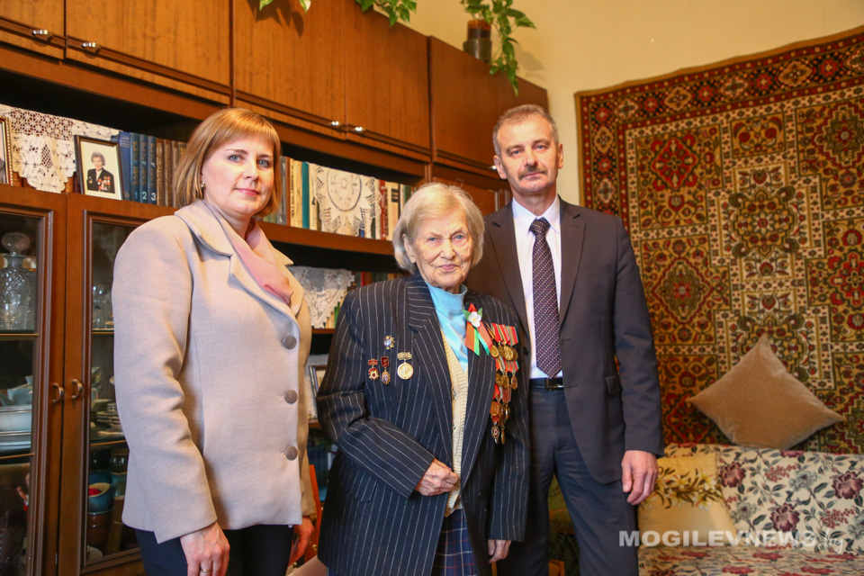 Ветерана Александру Конову поздравили с наступающим Днем Победы. Фото