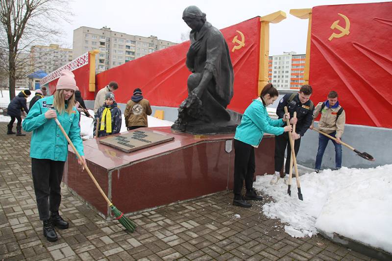 Акция по наведению порядка на мемориале «Скорбящая мать» прошла в Горках