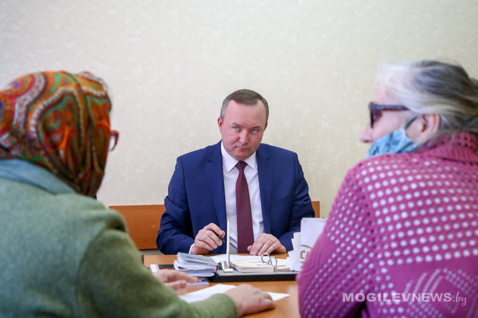 Леонид Мартынюк провел личный прием граждан в Могилеве. Фото