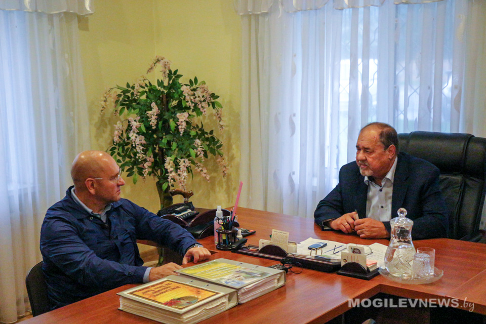 Украинские кинодокументалисты сняли сюжет о Белыничском СПК «Колхоз «Родина». Фото