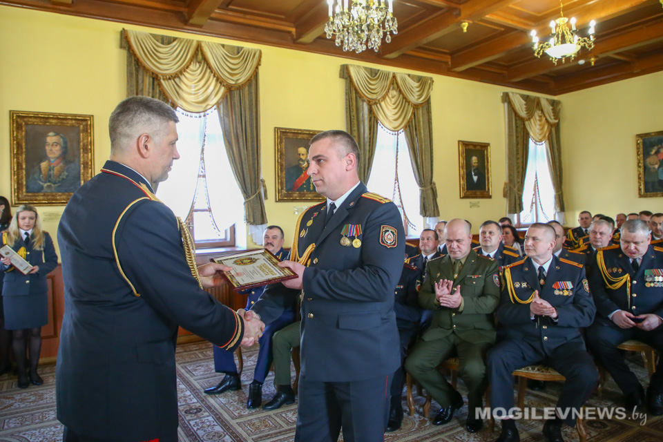 Сотрудников правоохранительных органов чествовали в могилевской Ратуше. фото