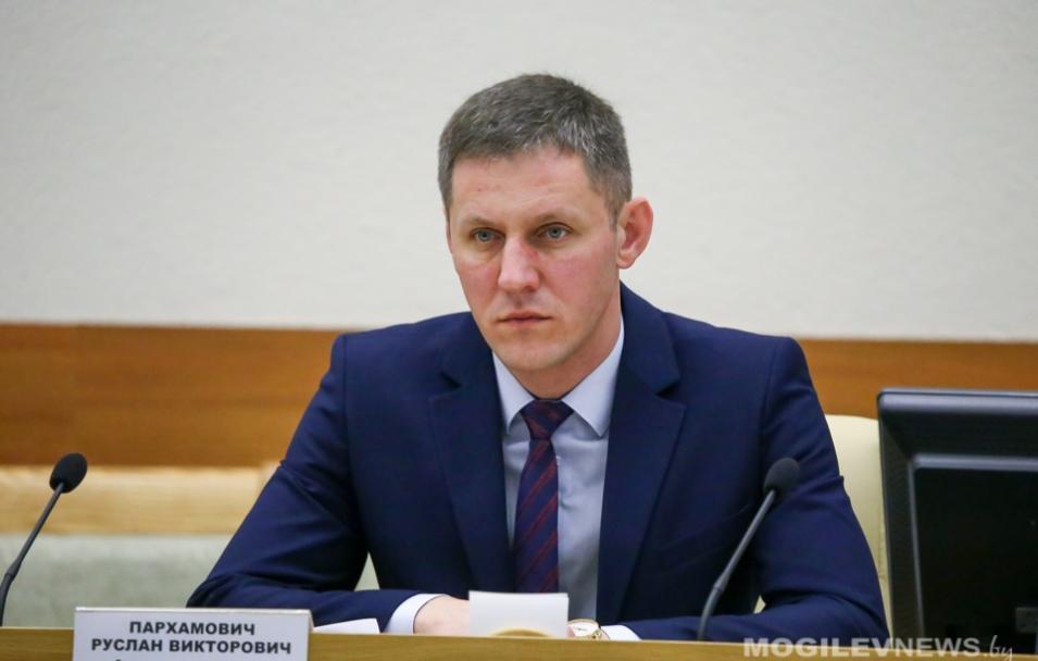 Руслан Пархамович проведет "прямую телефонную линию" 15 мая
