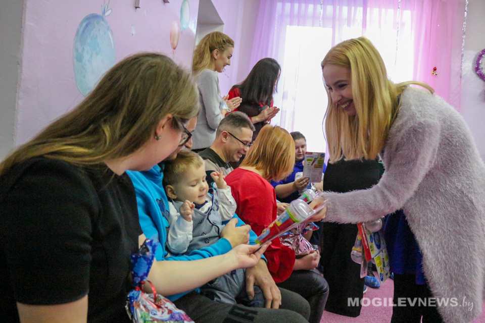Новогодний утренник для малышей с особенностями развития в рамках акции «Наши дети» прошел в Могилеве. Фото