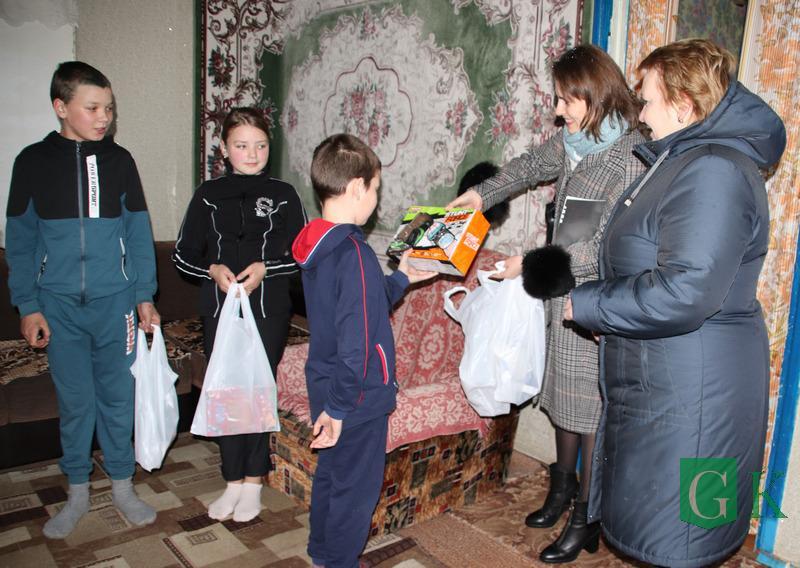В Костюковичах детям-инвалидам вручили подарки