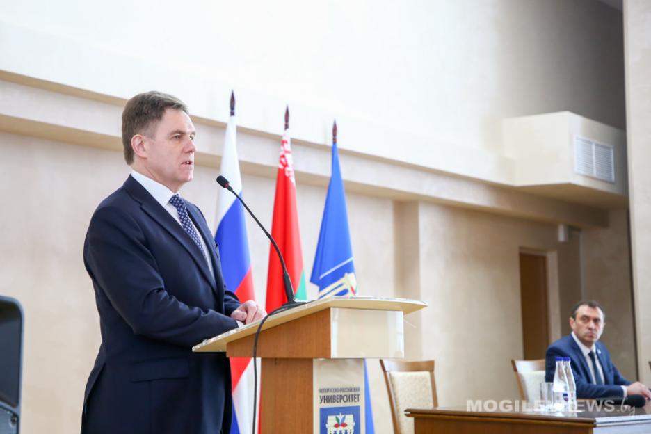 Сегодня перед вузами стоит задача дать не только хорошие знания, но и подготовить человека, гражданина и патриота – Петришенко