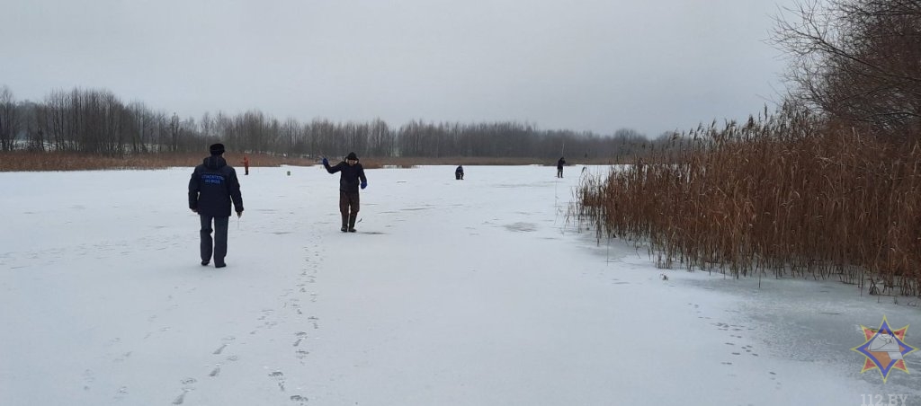 Спасатели провели профилактические рейды по водоемам Хотимска