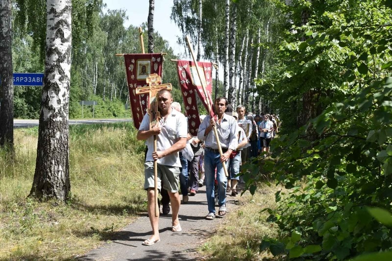 Крестный ход прошел от Иверского храма Бобруйска до храма в Горбацевичах. Фото