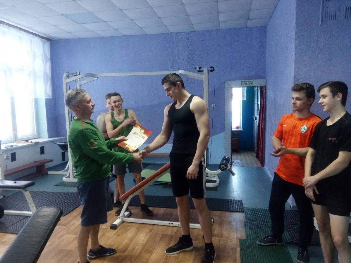 Личное первенство среди юношей по силовому двоеборью прошло в Центре дополнительного образования детей и молодежи Бобруйска