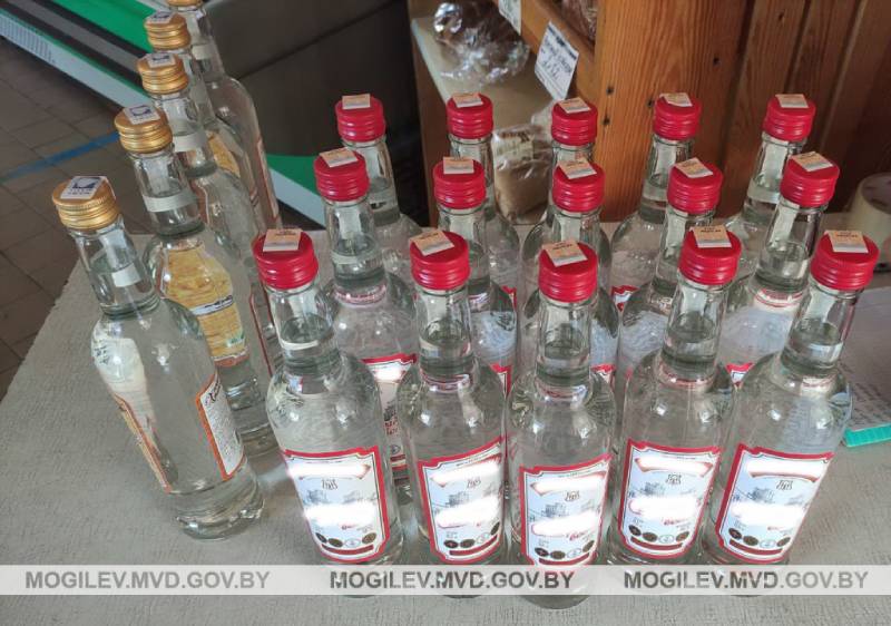 Полтысячи бутылок алкоголя без документов изъяли из торговой сети сотрудники БЭП Могилева