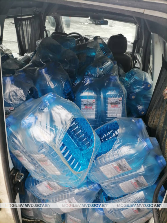 1250 литров стеклоомывающей жидкости изъяли в Бобруйске