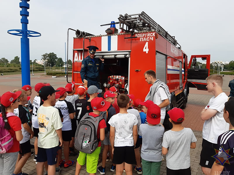 Урок безопасности провели спасатели в Бобруйске с воспитанниками спортивной школы