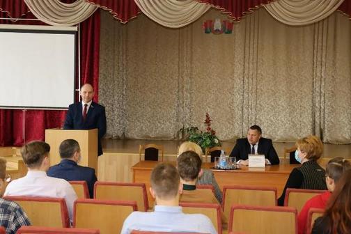 Генеральный директор ГПО «Белтопгаз», член Совета Республики Алексей Кушнаренко встретился со школьниками Круглого