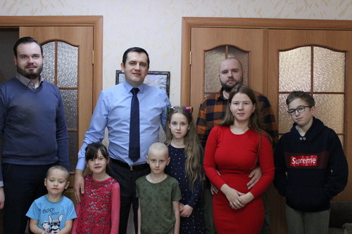 В канун новогодних праздников представители экономического суда Могилевской области посетили детский дом семейного типа