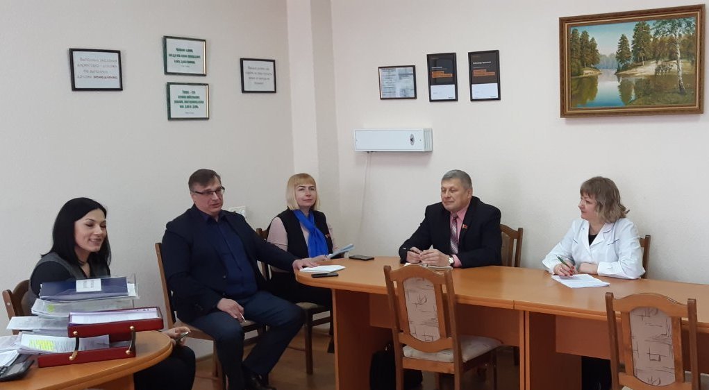 К «некабинетным» чиновникам идут не «диванные» комментаторы