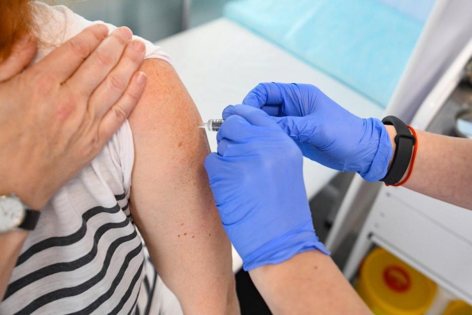 Вакцинацию иностранных граждан от COVID-19 проводят в медучреждениях Могилева