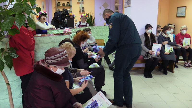 В рамках второго этапа акции «Безопасность в каждый дом!» спасатели Могилевщины встретились с пенсионерами
