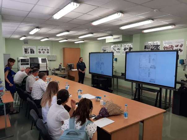 Первая в Беларуси защита выпускных работ бакалавров по специальности «Мехатроника и робототехника» прошла в БРУ