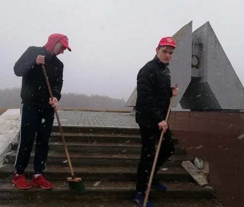 Патриотическая эстафета поколений «От памятника к памятнику» стартовала в Кличевском районе