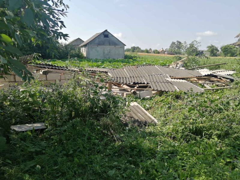 Три сельхоз объекта и кровлю дома повредил ветер в Горецком районе