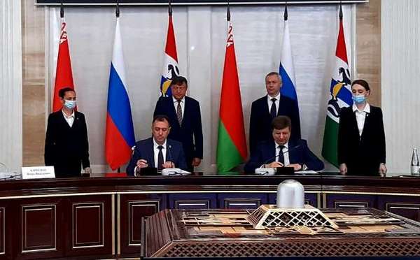 БРУ подписал договор о сотрудничестве с Новосибирским государственным университетом