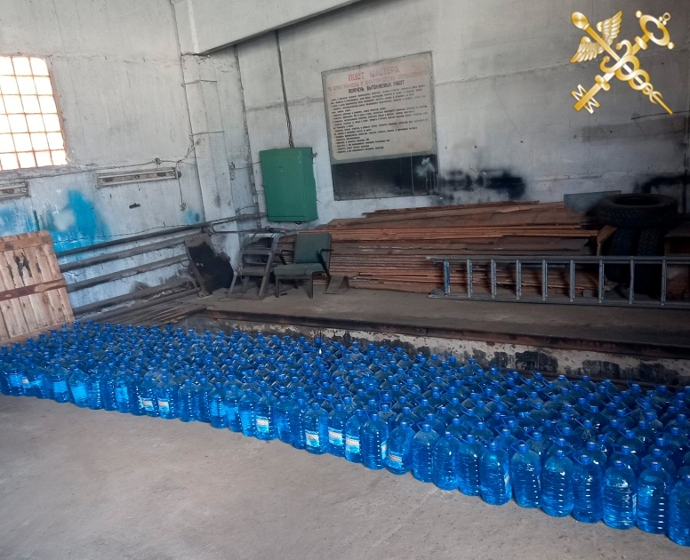 Более 2,8  тыс.л стеклоомывайки, с превышением содержания метилового спирта в 126 раз, изъяли в Осиповичах