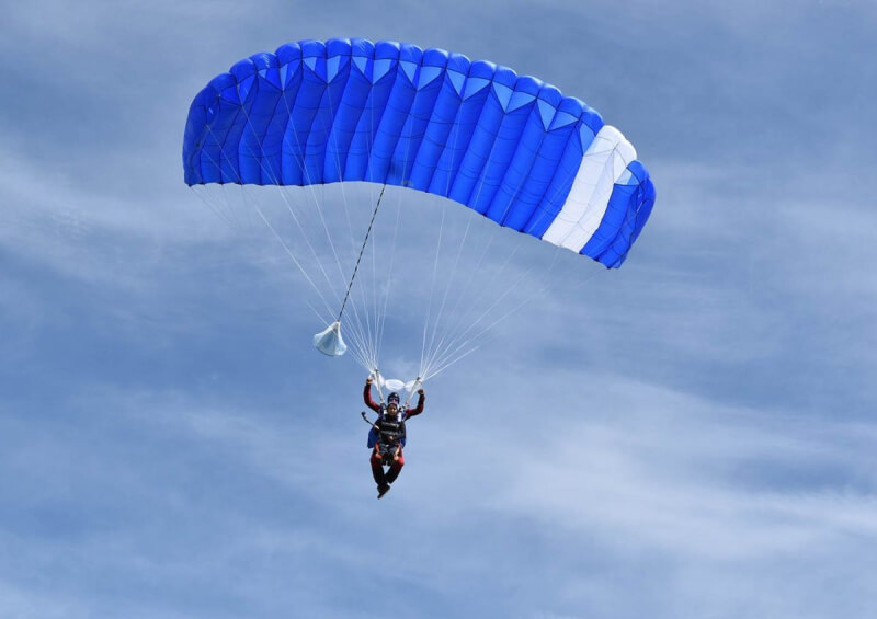 Открытый чемпионат Вооруженных Сил по парашютному спорту стартовал в Бобруйске
