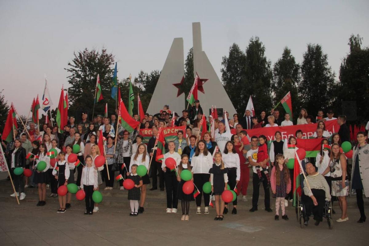 В Осиповичах торжественно встретили участников автопробега "Символ единства". Фото