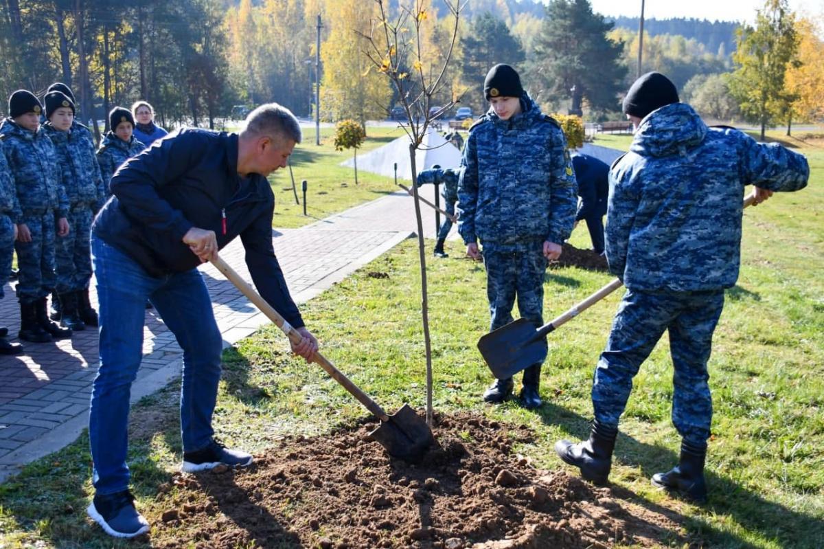 В Могилеве учащиеся специализированного лицея МВД поучаствовали в акции «Чистый лес». Видео