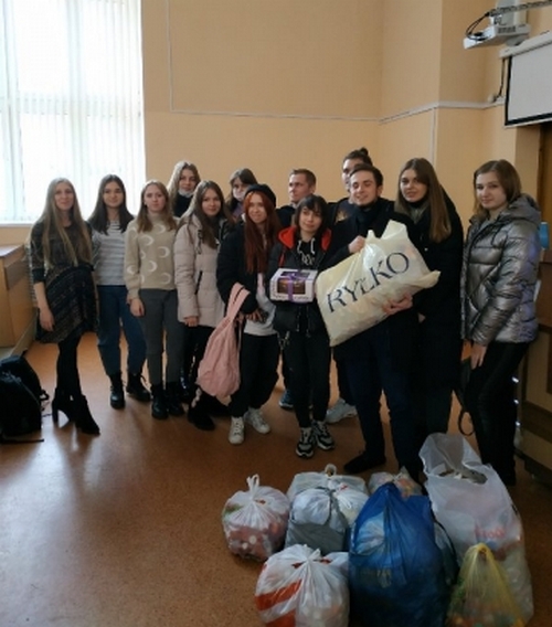 Свыше 25 килограммов крышечек для социально-экологического проекта собрали студенты экономического факультета БГУТ
