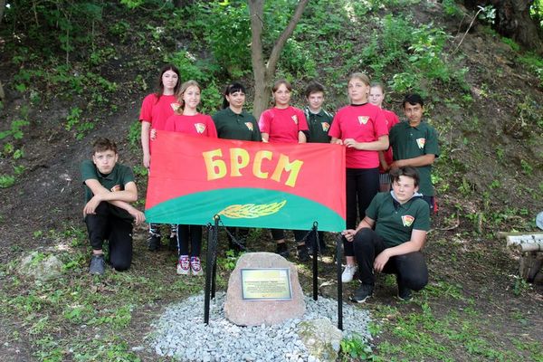 Территорию к памятному знаку в честь воинов — участников операции «Багратион» благоустроили в Бобруйском районе