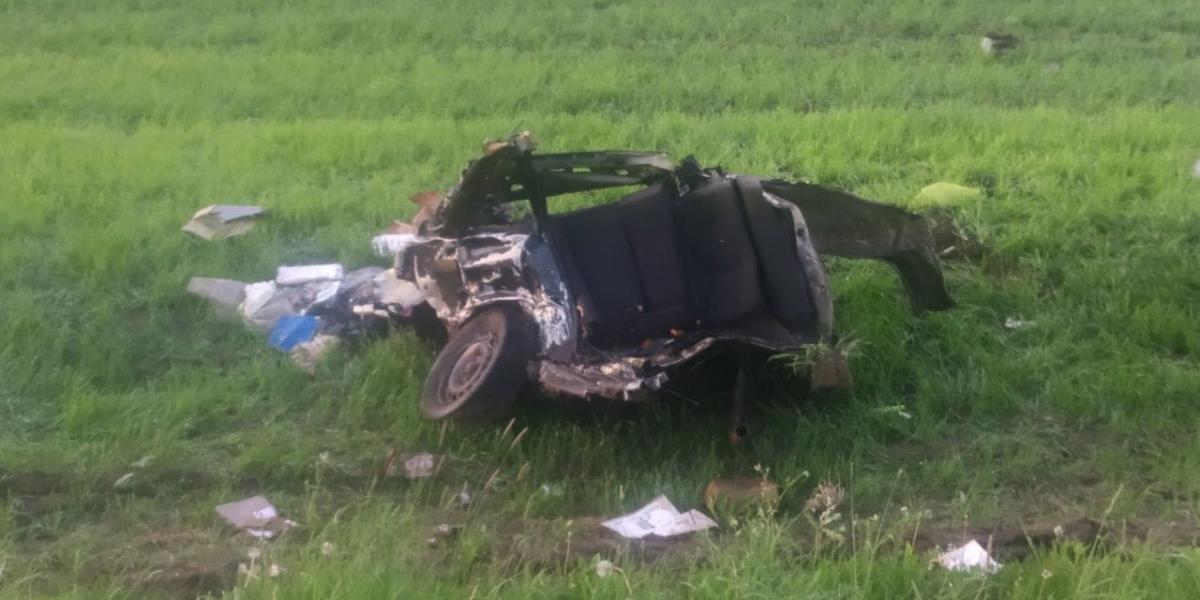 Audi разорвало на две части в ДТП в Мстиславском районе. Фото