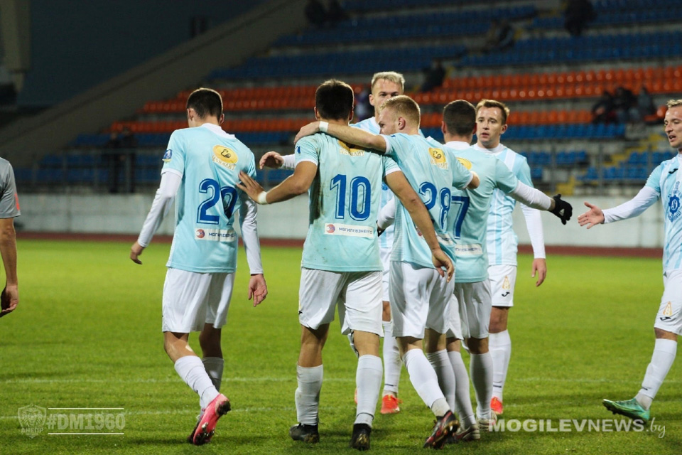 Могилевский "Днепр" одержал победу в футбольном матче над Пинской "Волной". Видео