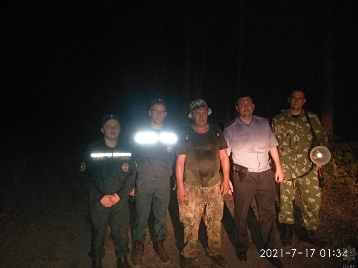 Житель Осиповичей заблудился в лесу - его нашли ночью