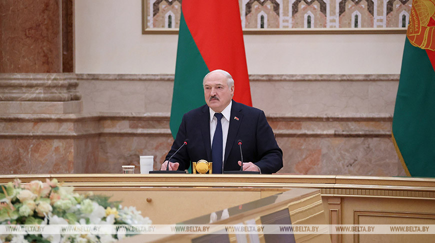 Нет ли в проекте Конституции перекосов? На совещании у Александра Лукашенко подробно обсудили вопрос